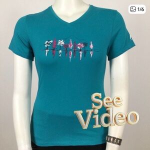 NWOT McKINLEY Dry climate V-Neck Tee Shirt